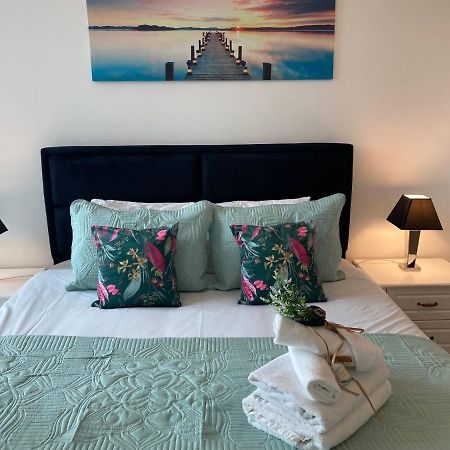 Berks Luxury Serviced Apartments,5 Bedrooms, 5 Double Beds, 2 Bathrooms, Free Super Fast Wifi & Parking Earley Extérieur photo