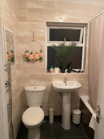 Berks Luxury Serviced Apartments,5 Bedrooms, 5 Double Beds, 2 Bathrooms, Free Super Fast Wifi & Parking Earley Extérieur photo