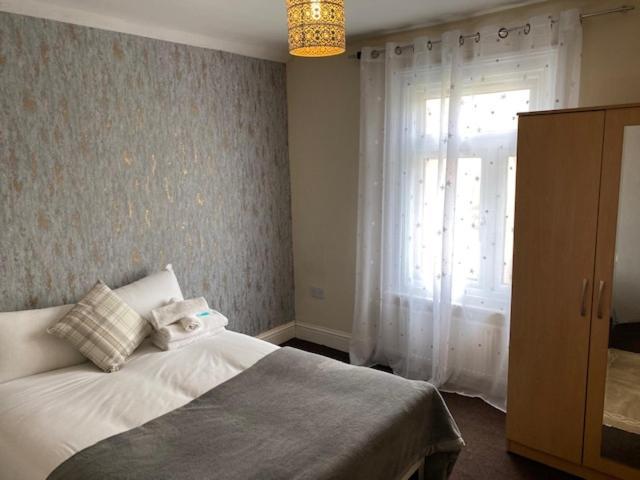 Berks Luxury Serviced Apartments,5 Bedrooms, 5 Double Beds, 2 Bathrooms, Free Super Fast Wifi & Parking Earley Extérieur photo