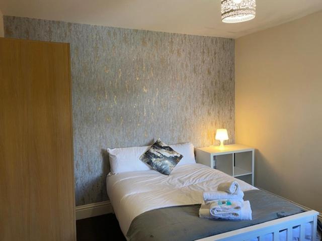 Berks Luxury Serviced Apartments,5 Bedrooms, 5 Double Beds, 2 Bathrooms, Free Super Fast Wifi & Parking Earley Extérieur photo