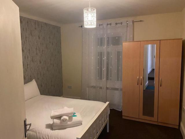 Berks Luxury Serviced Apartments,5 Bedrooms, 5 Double Beds, 2 Bathrooms, Free Super Fast Wifi & Parking Earley Extérieur photo