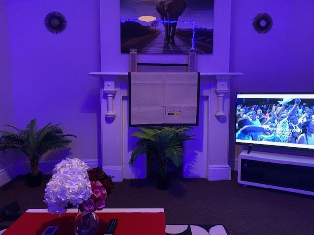 Berks Luxury Serviced Apartments,5 Bedrooms, 5 Double Beds, 2 Bathrooms, Free Super Fast Wifi & Parking Earley Extérieur photo