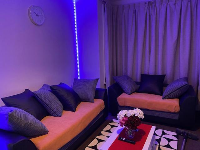 Berks Luxury Serviced Apartments,5 Bedrooms, 5 Double Beds, 2 Bathrooms, Free Super Fast Wifi & Parking Earley Extérieur photo