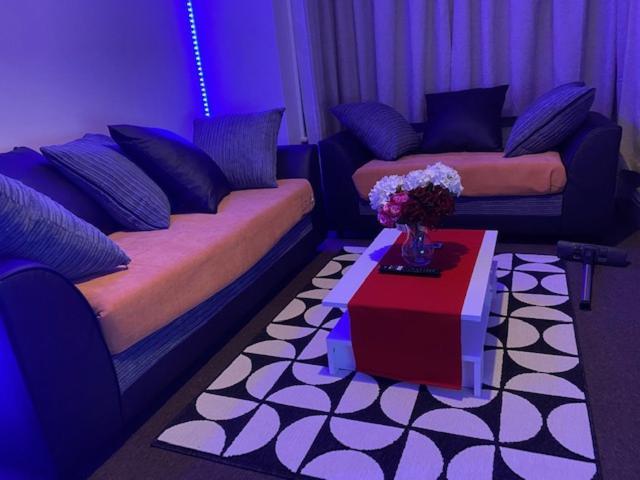 Berks Luxury Serviced Apartments,5 Bedrooms, 5 Double Beds, 2 Bathrooms, Free Super Fast Wifi & Parking Earley Extérieur photo